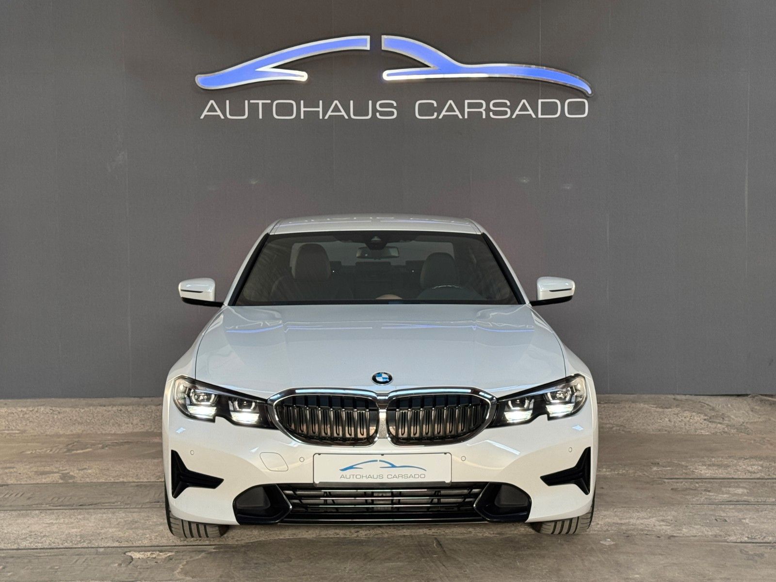 BMW 320i M-Sport - Samsaru's Car Outlet