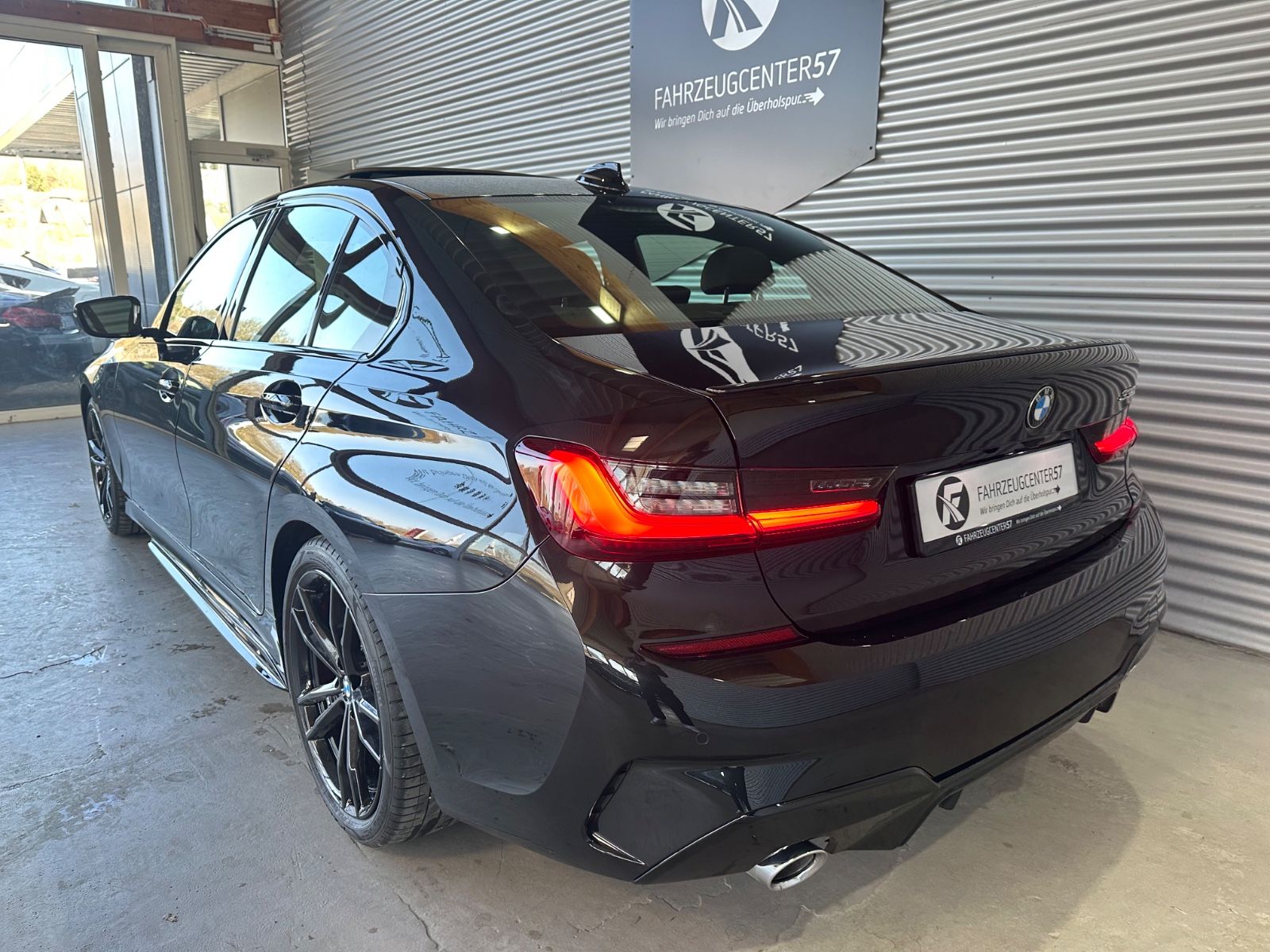BMW 330i M-PERFORMANCE - Samsaru's Car Outlet