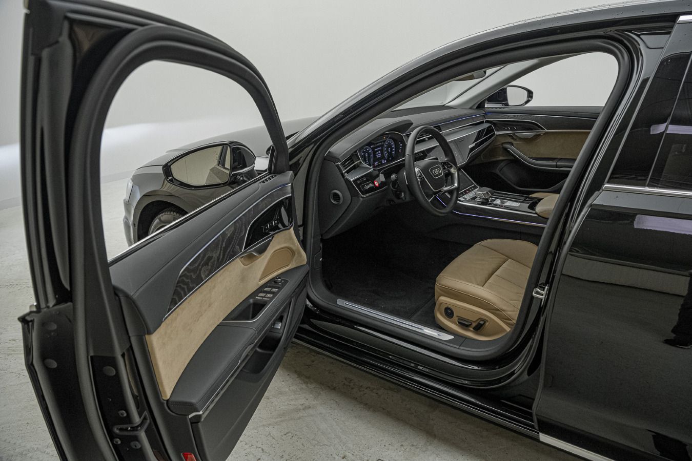 Audi A8 L 60 TFSI e quattro - Samsaru's Car Outlet