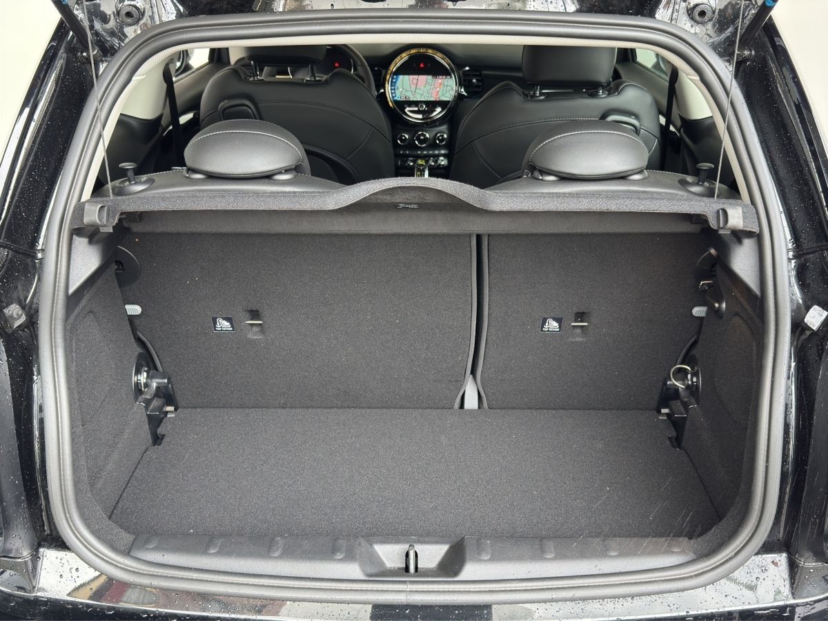 MINI Cooper SE - Samsaru's Car Outlet