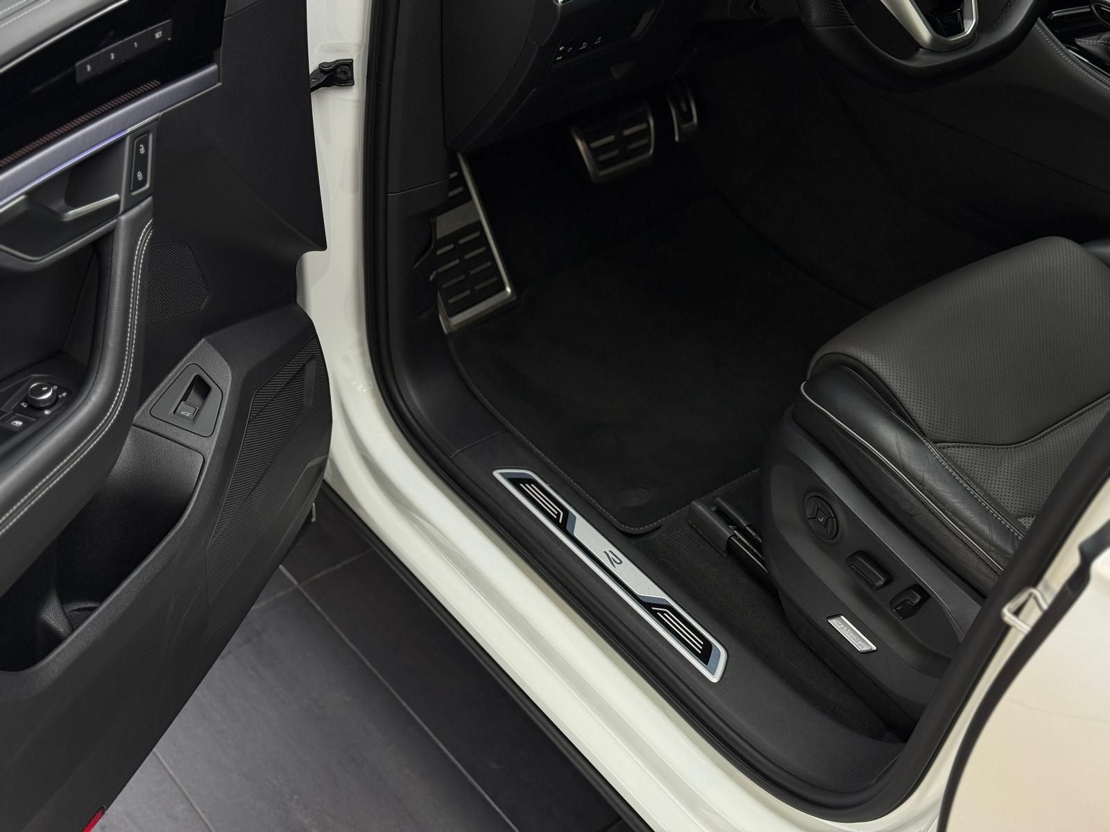 Volkswagen Touareg 3.0 TDI 4M R-Line Pano*HuD*StHzg*Massage