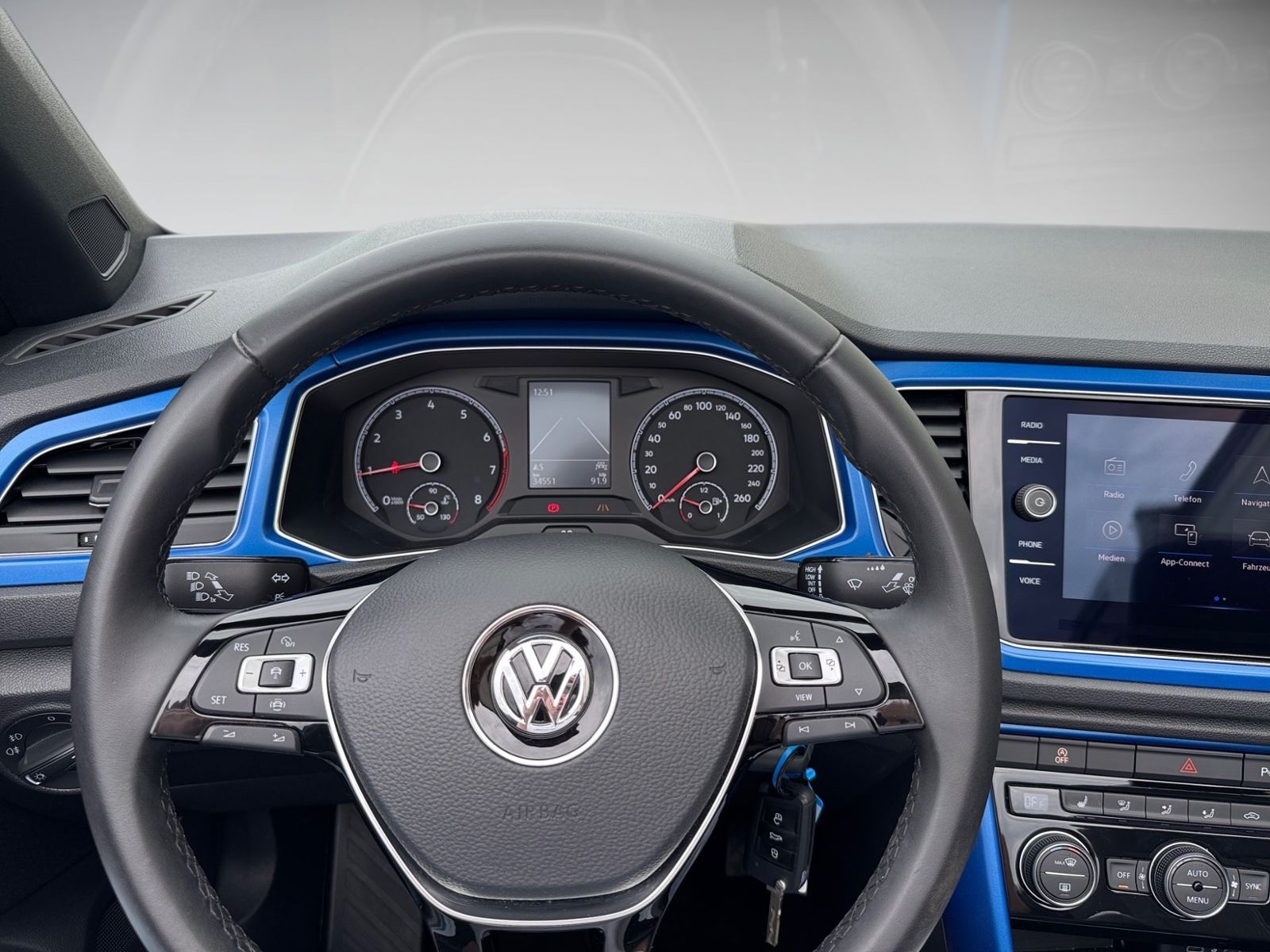 Volkswagen T-Roc 1.5 TSI Style - Samsaru's Car Outlet