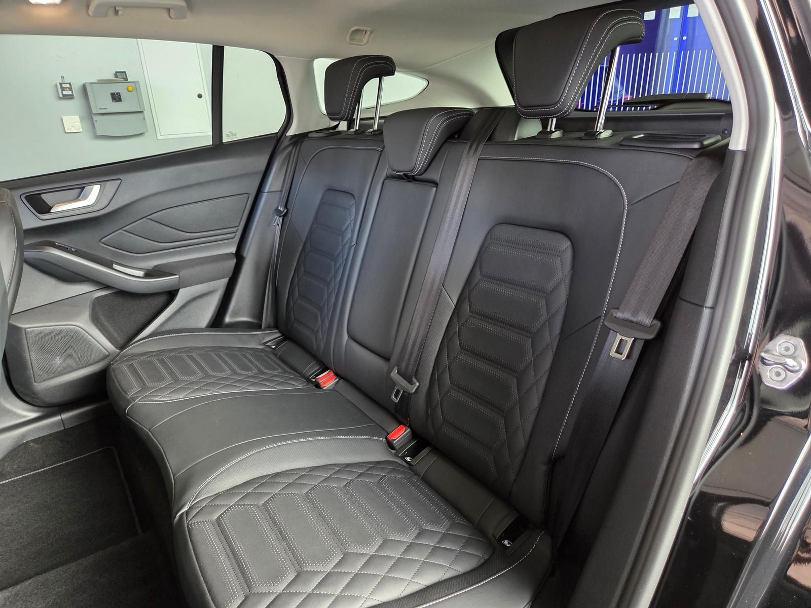 Ford Focus Turnier Active X+ AHK ABNEHMBAR+PANORAMADA
