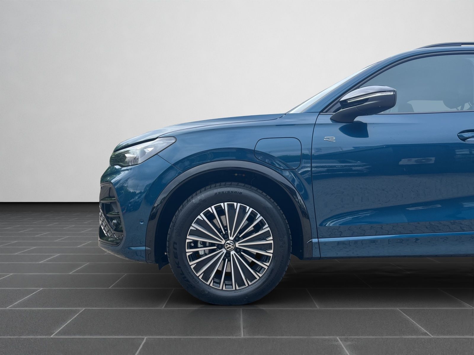 Volkswagen Tiguan R-Line 1.5 eHybrid PANO HD-MATRIX AHK 360