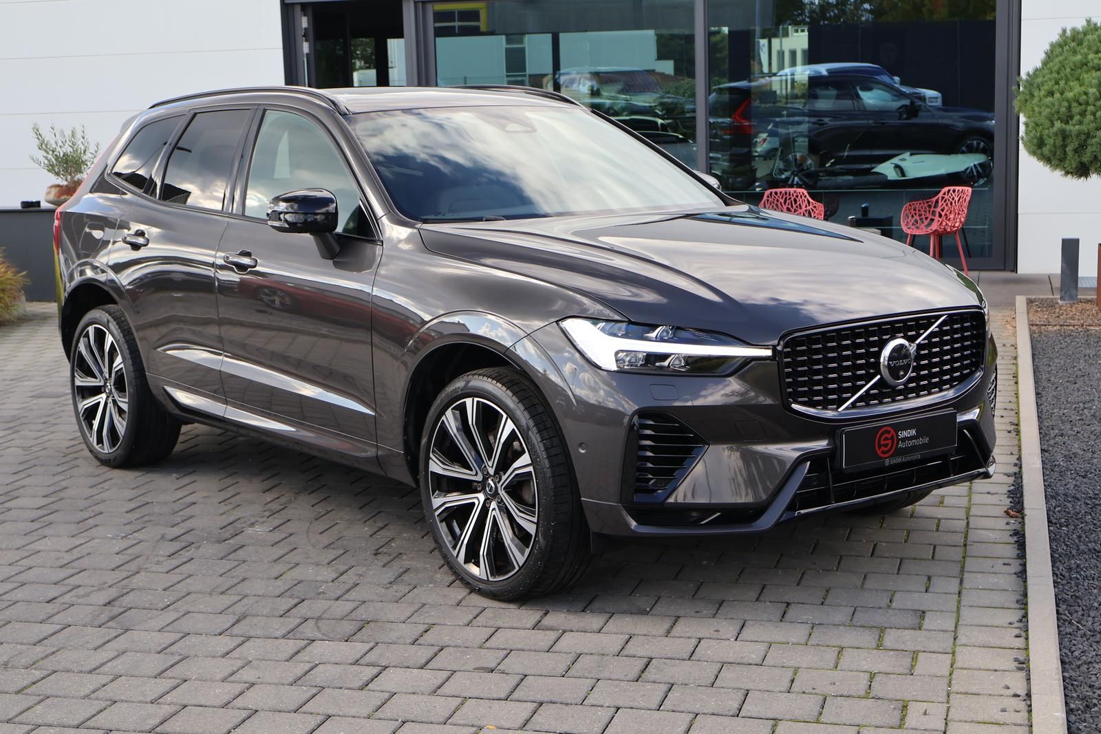 Volvo XC60  T8 AWD R Design Hybrid  Pano-AHK-FACELIFT