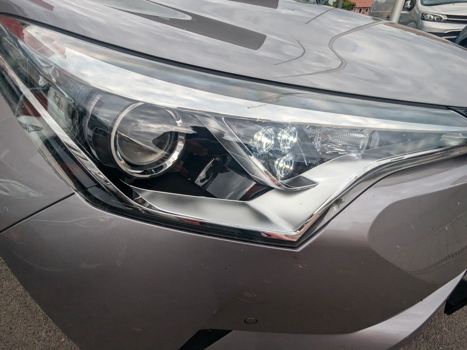 Toyota C-HR Hybrid Club - Samsaru's Car Outlet