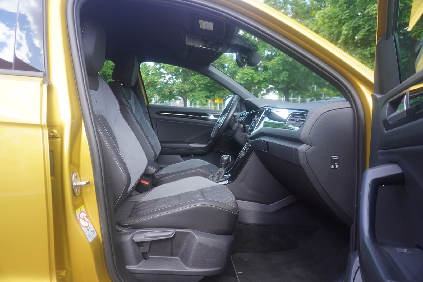 Volkswagen T-Roc 2.0 TSI R 4Motion DSG - Samsaru's Car Outlet