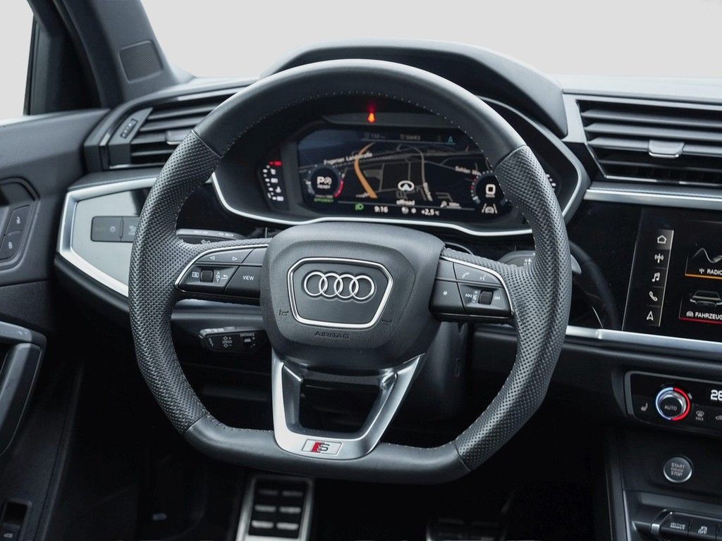 Audi Q3 40 TFSI quattro S tronic S Line /AHK/LED/RFK