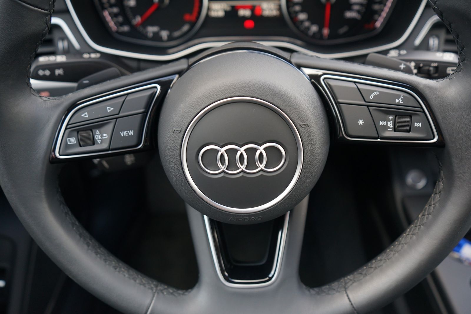 Audi A4 Avant 40 TFSI S line - Samsaru's Car Outlet
