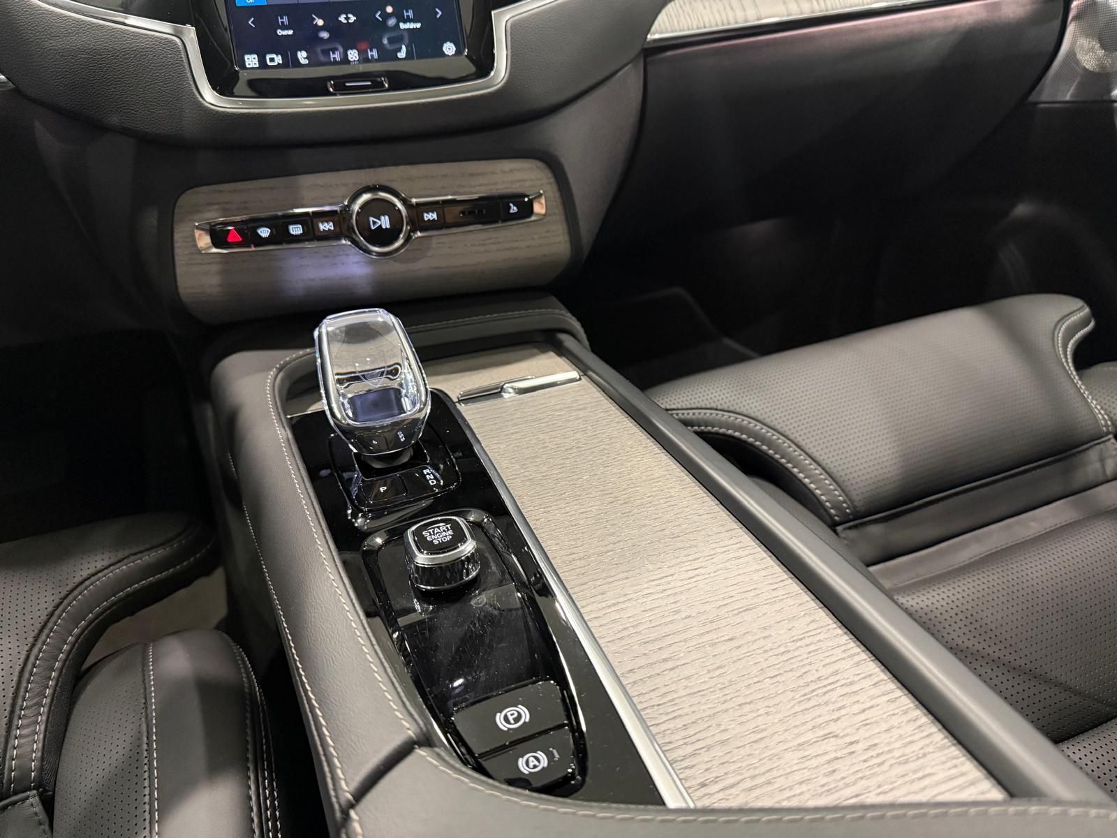 Volvo XC90 Ultra Dark Recharge*LED*RFK360°*7SITZER*