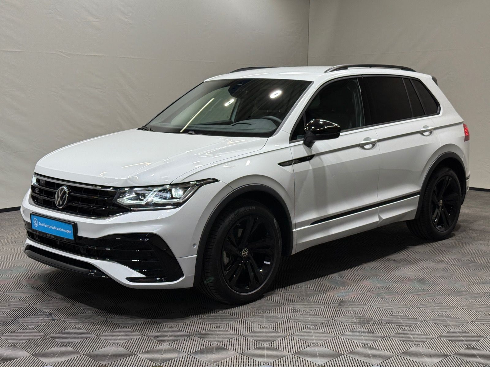 Volkswagen Tiguan R-Line 1.5 TSI DSG - Samsaru's Car Outlet