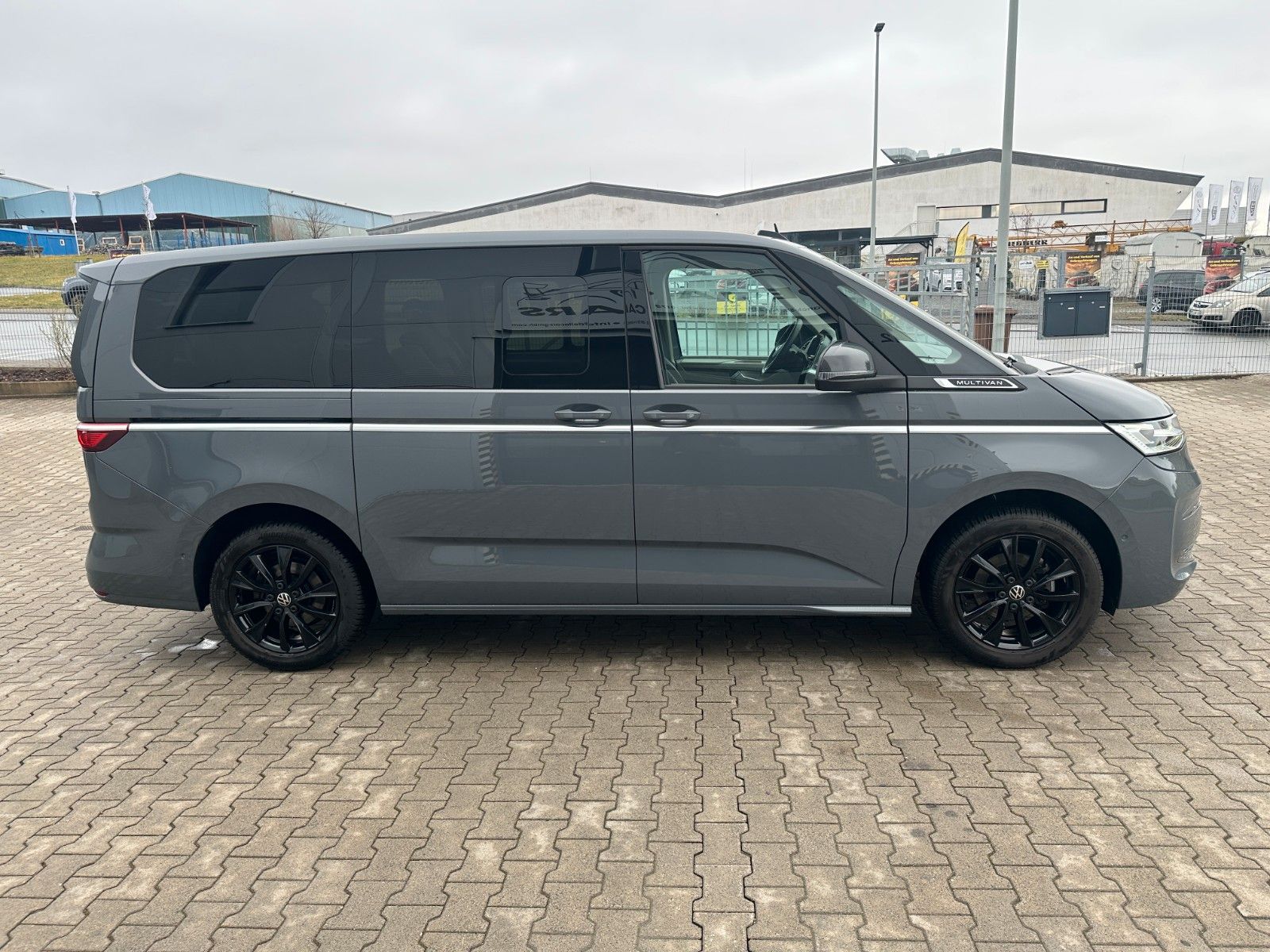 Volkswagen T7 Multivan - Samsaru's Car Outlet