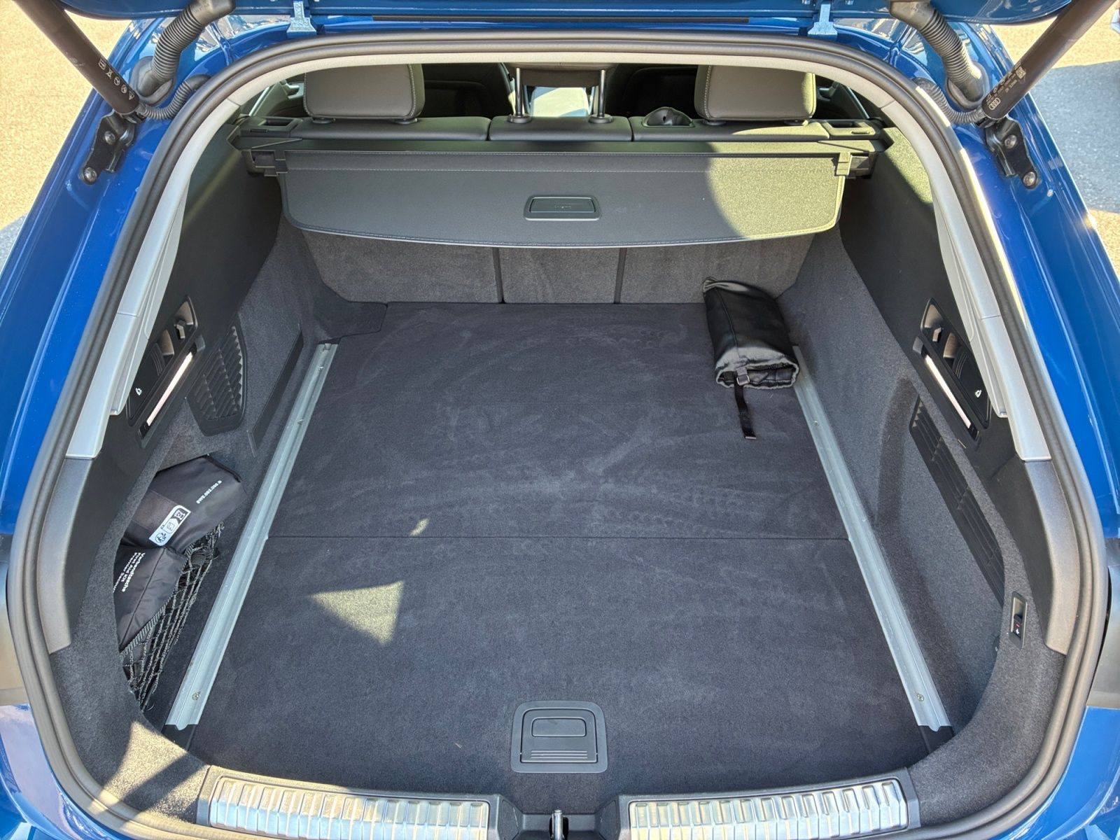 Audi A6 Avant S-Line TDI quattro S-tronic / Pano, AHK