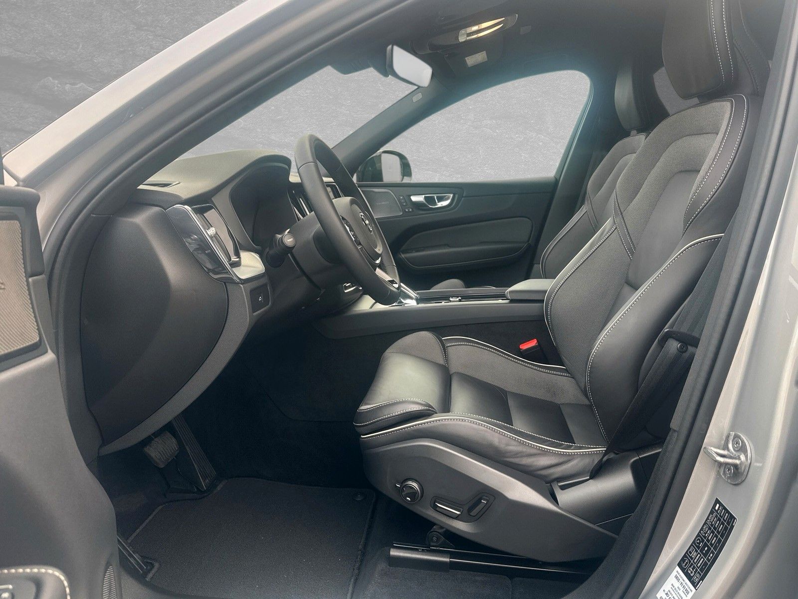 Volvo XC60 B5 AWD Mild-Hybrid Plus Dark AHK ACC BLIS