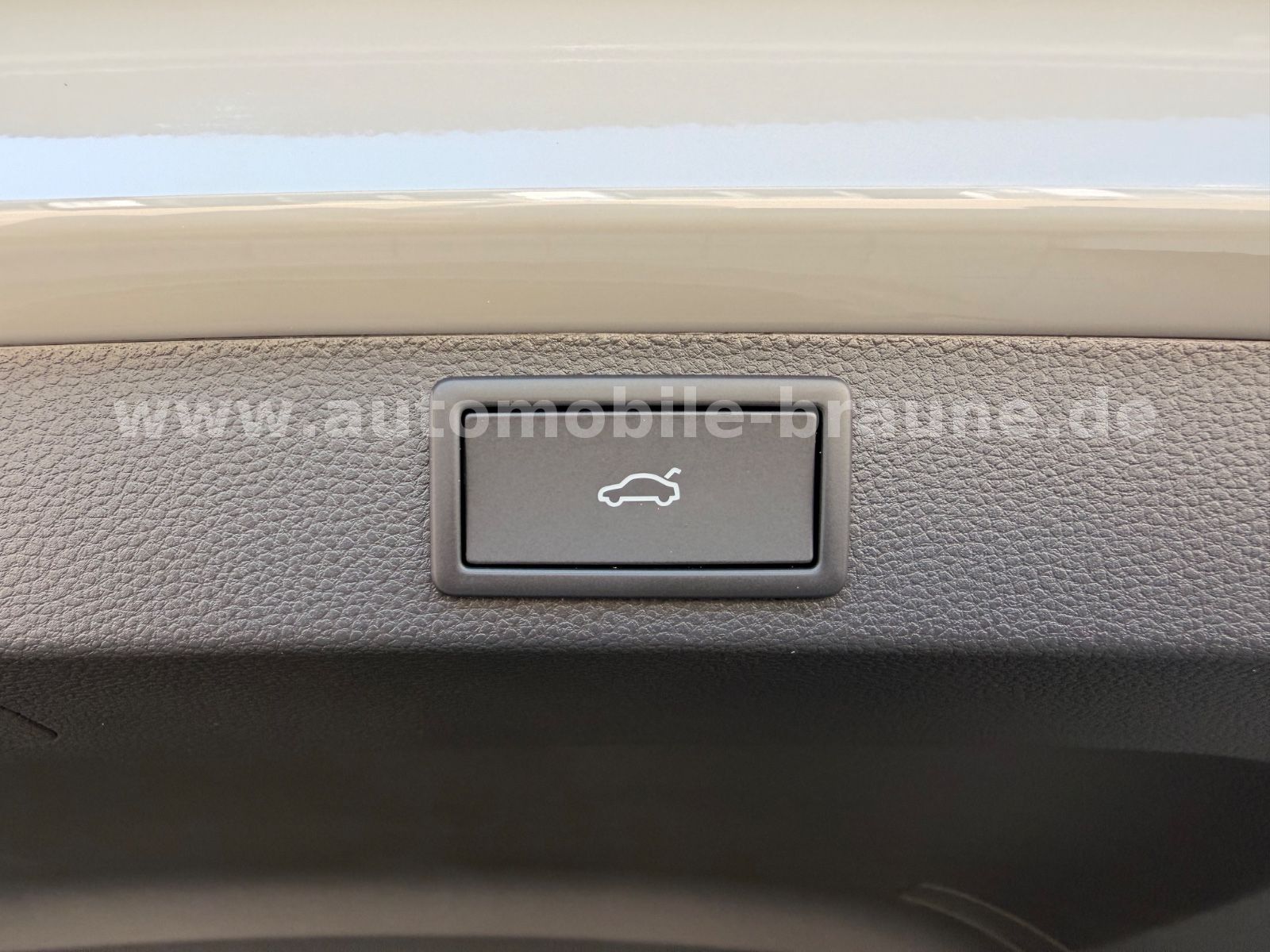 Skoda Karoq 1.5TSI DSG SPORT*PANO*SOUND*360*ASSIST*AHK