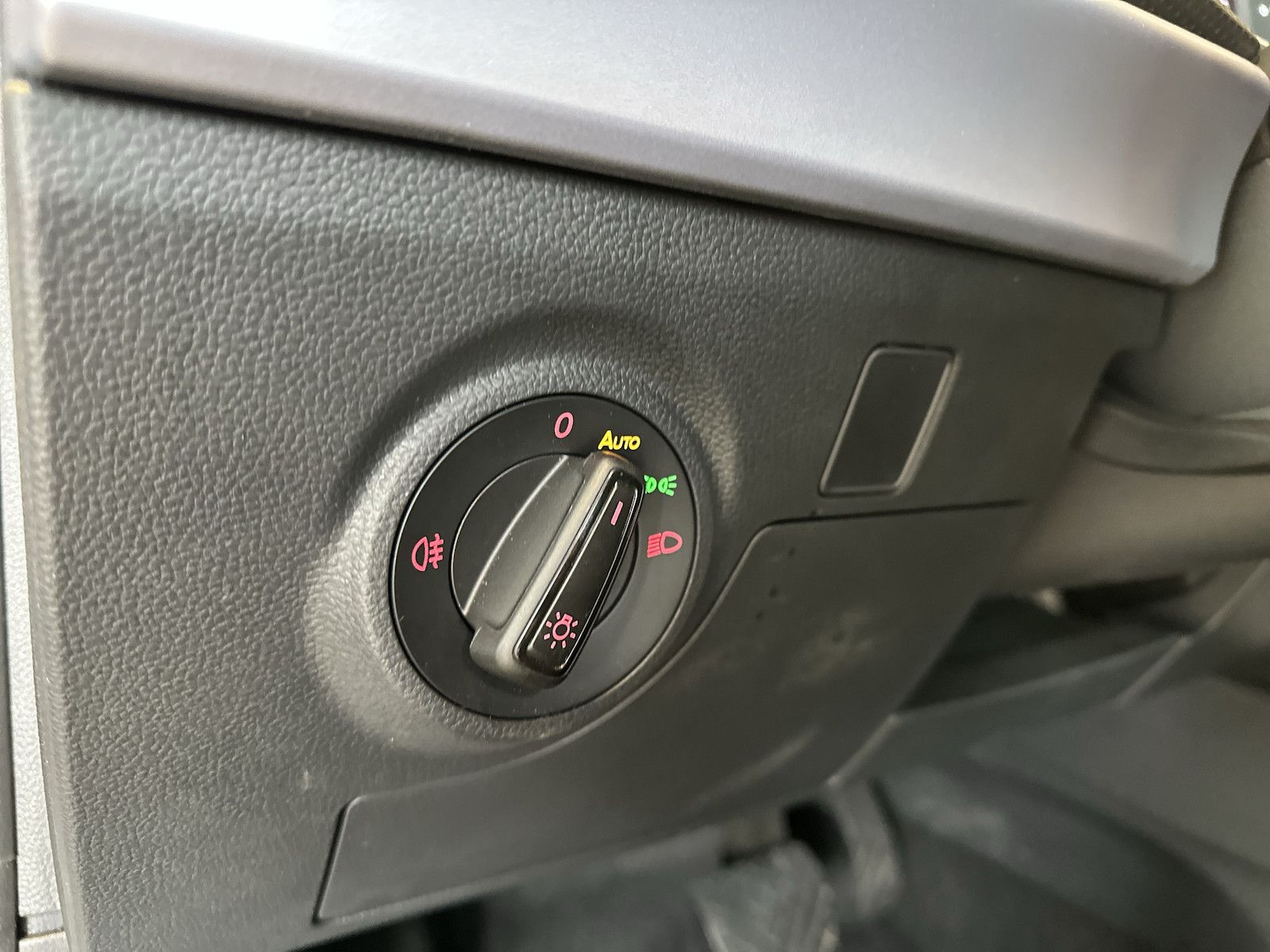 Seat Arona 1,5TSI DSG FR 18´´AHK Alcant. Full LED NAV