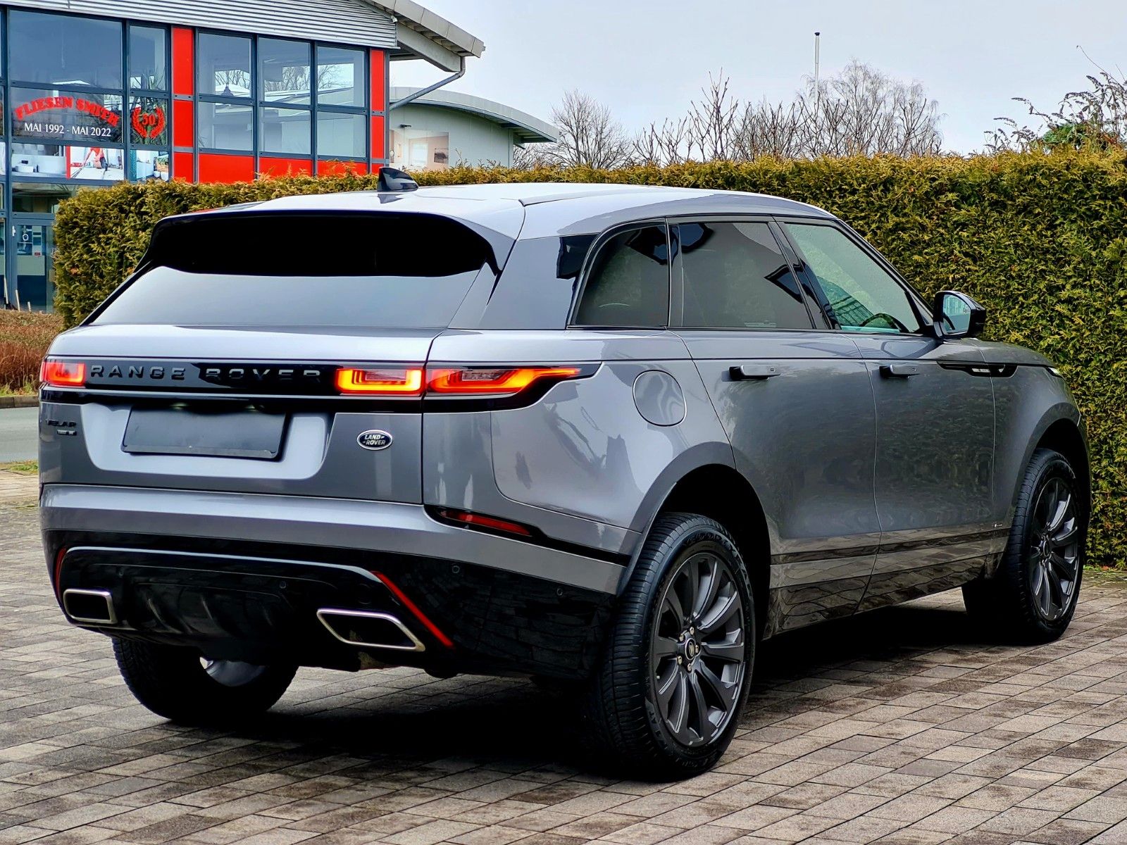 Range Rover Velar D300 R-Dynamic SE - Samsaru's Car Outlet