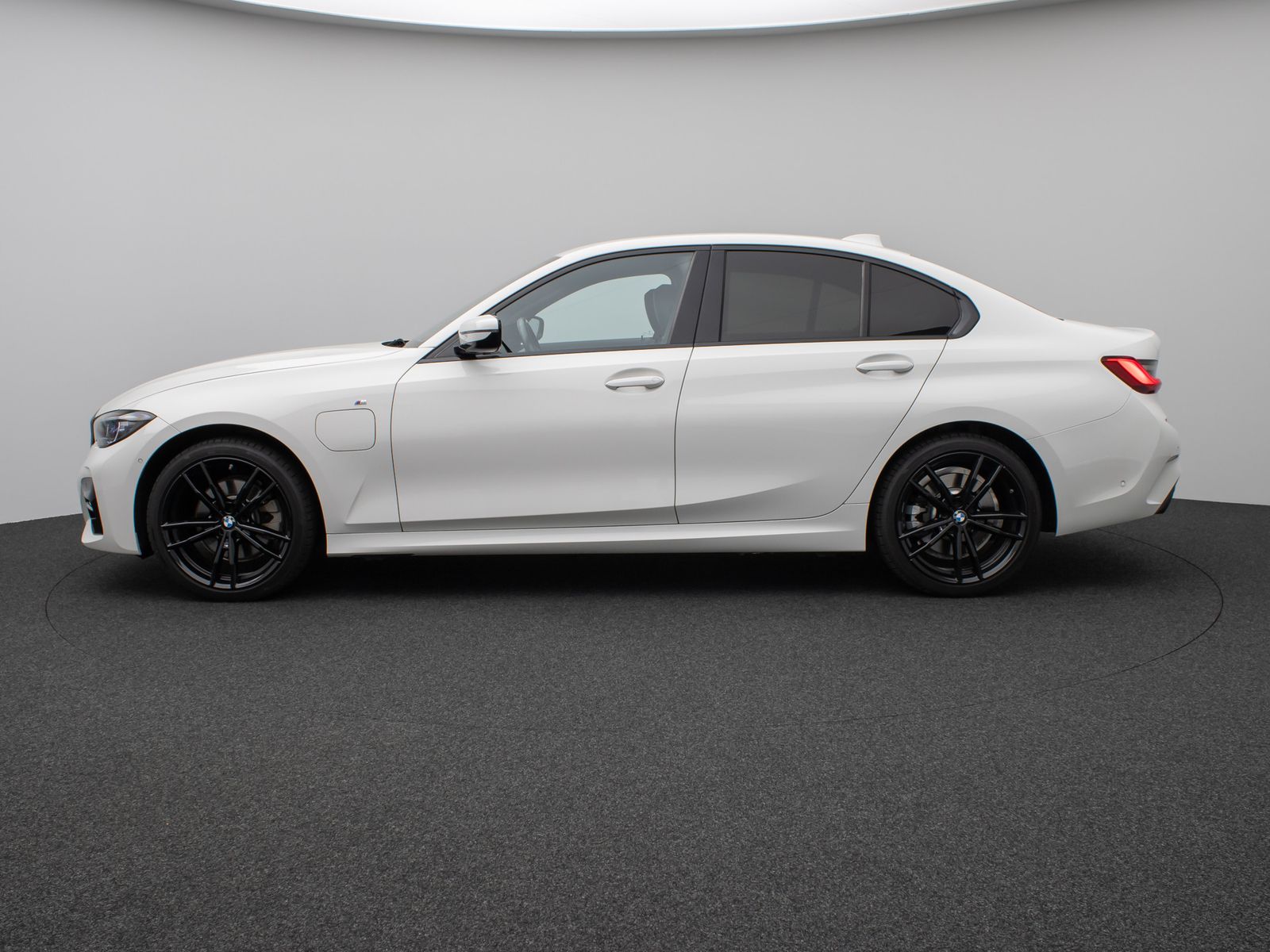 BMW 320e M Sport - Samsaru's Car Outlet