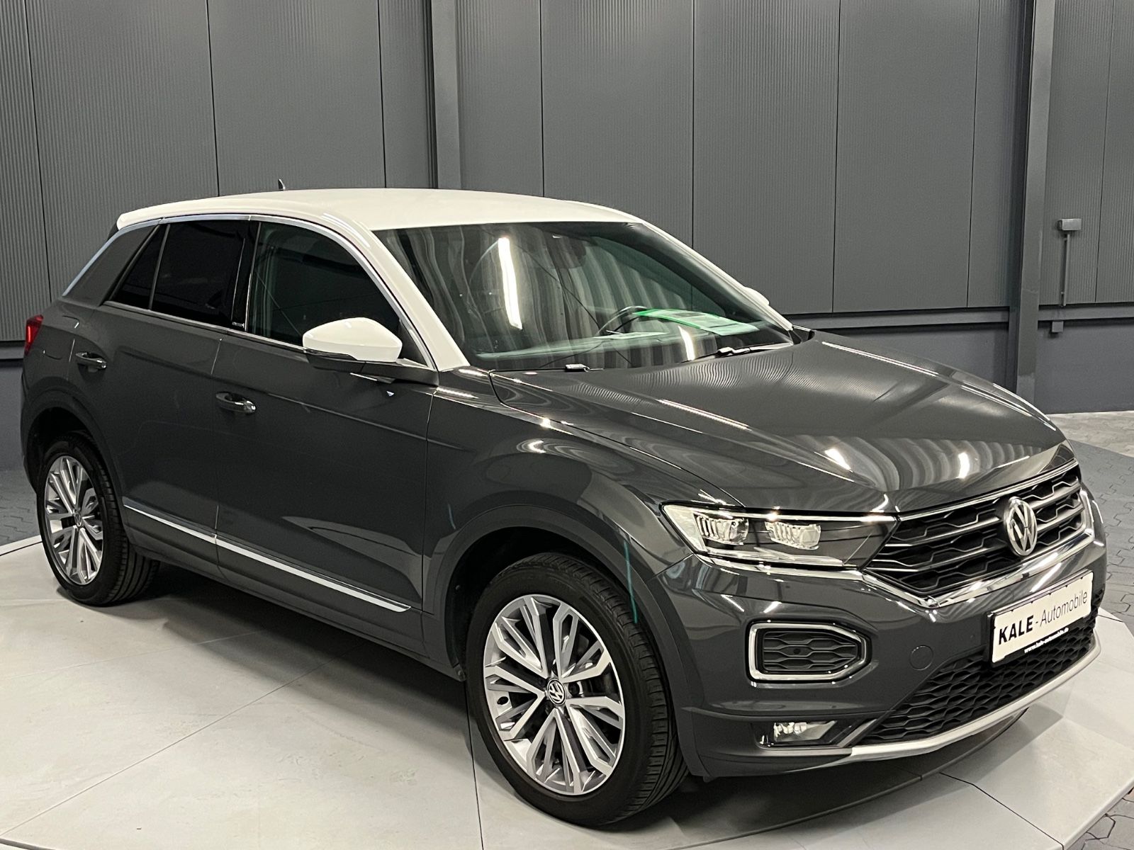 Volkswagen T-Roc 1.5 TSI DSG United - Samsaru's Car Outlet