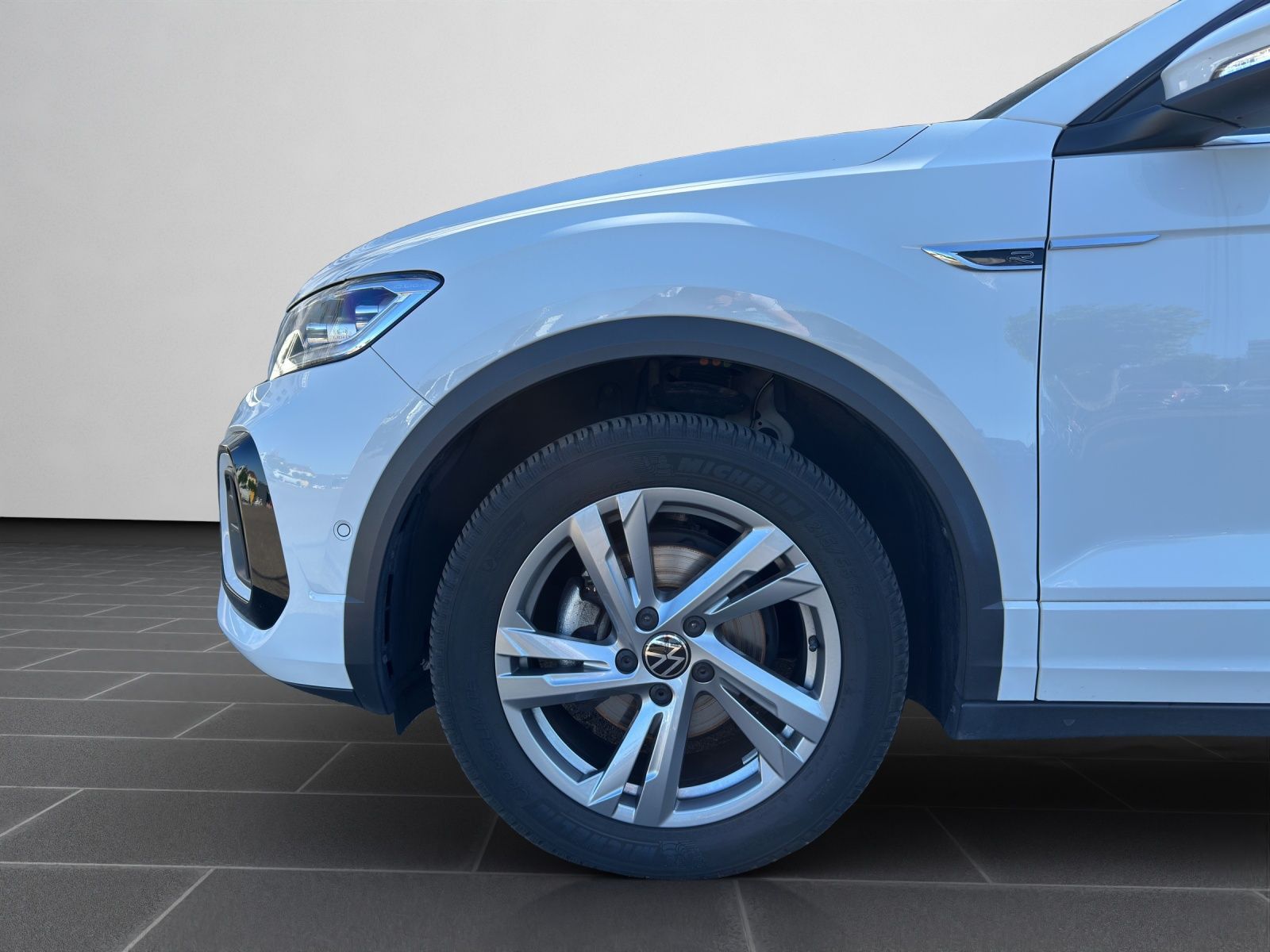 Volkswagen T-Roc R-Line 1.5 TSI PLUS - Samsaru's Car Outlet