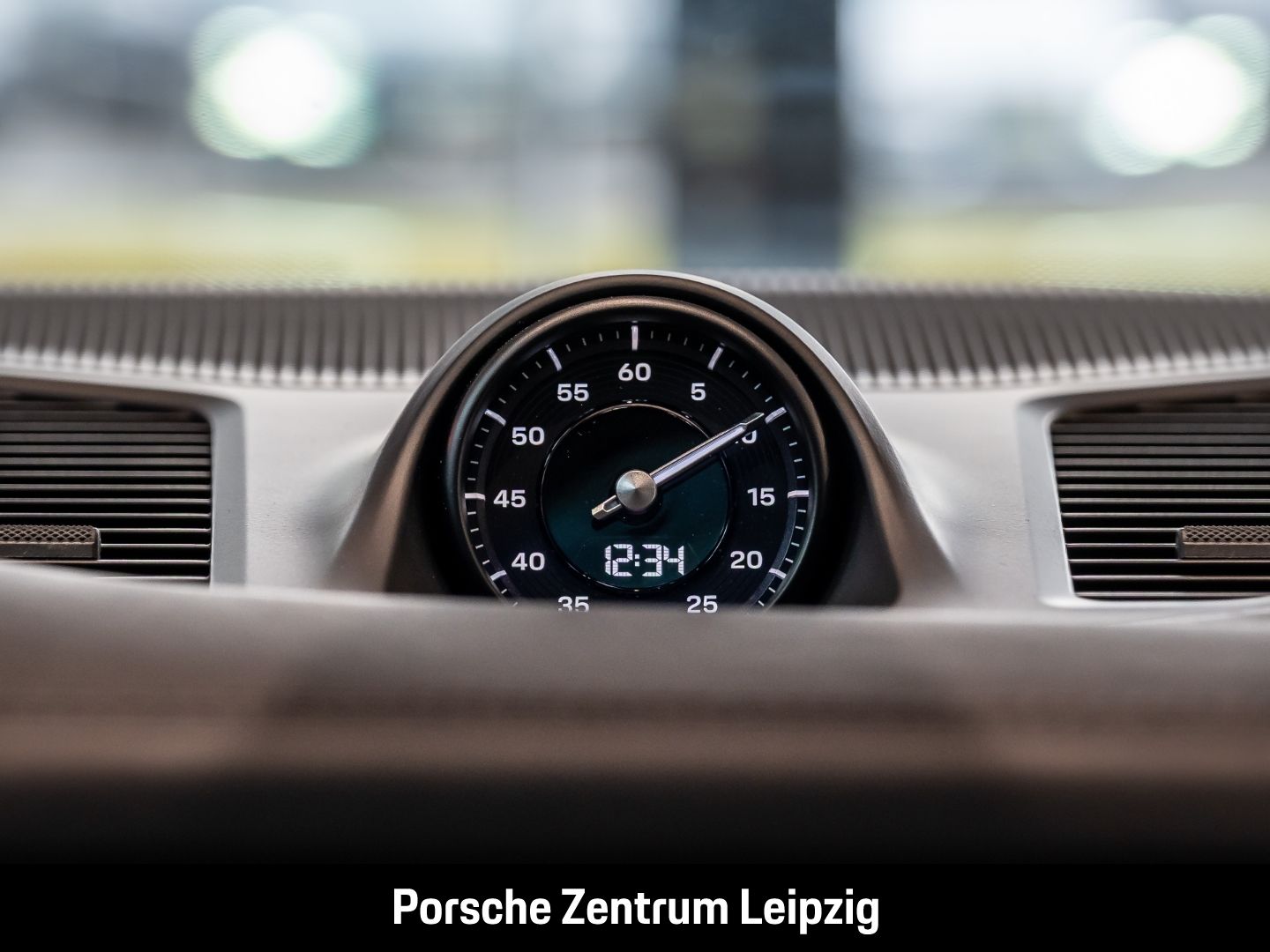 Porsche Cayenne E-Hybrid Dunkelolive Massage Sportabgas