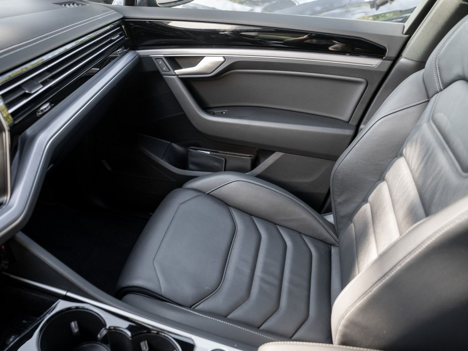 Volkswagen Touareg TDI R-Line Pano IQLight AHK Kam. Leder