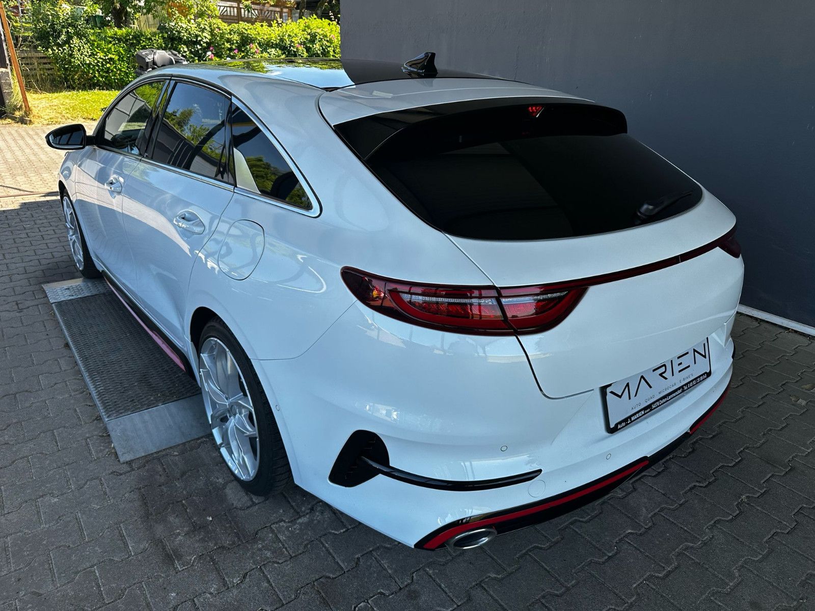 Kia pro cee'd / ProCeed 1.6 T-GDI DCT - Samsaru's Car Outlet