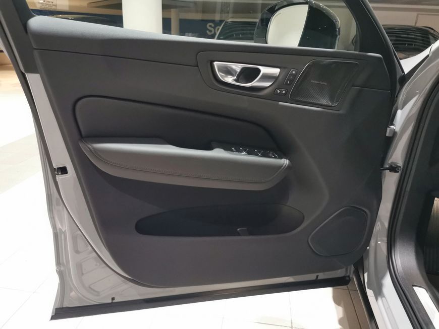 Volvo XC60 B5 B AWD Plus Dark