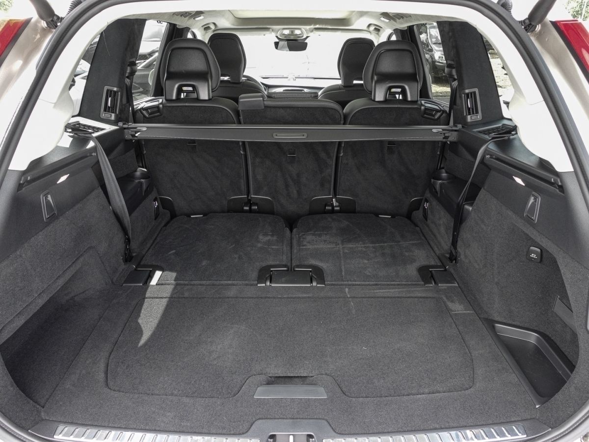 Volvo XC90 T8 Twin Engine Ultra Bright Recharge - Samsaru's Car Outlet