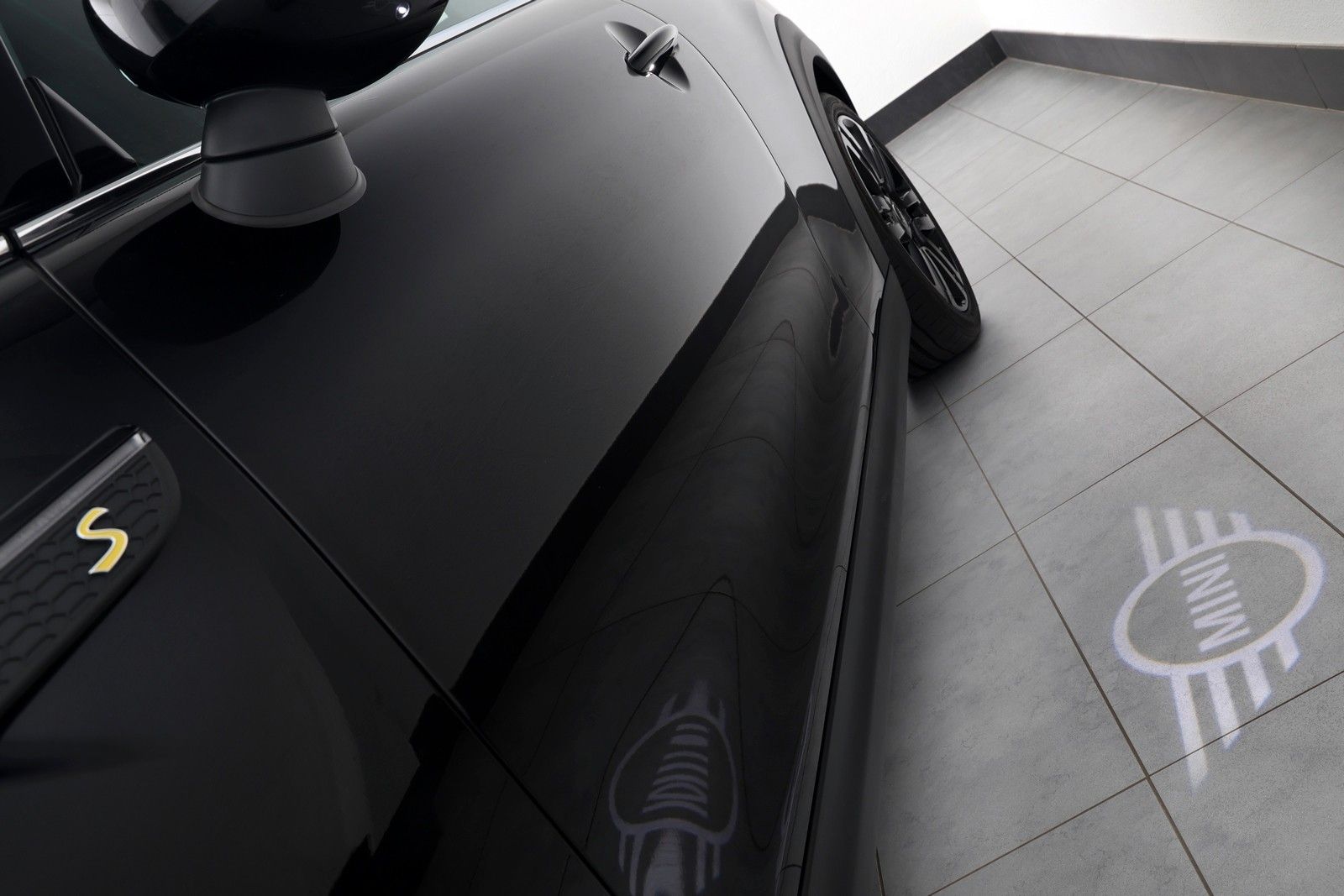 MINI COOPER SE Classic Trim Black - Samsaru's Car Outlet