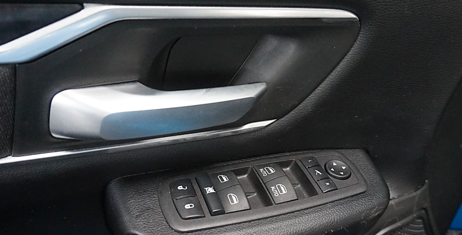 Dodge RAM 1500 HEMI 5.7l Crew-Cab*4x4*Navi*Alu20*AHK