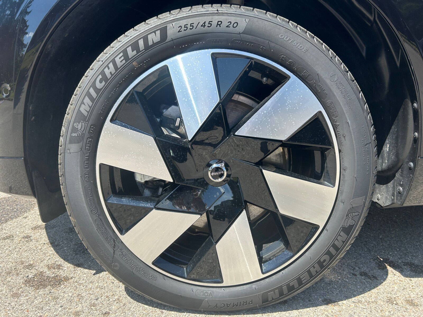 Volvo XC 60 T8 AWD Ultra Dark PlugIn+360Grad+AHK+Leder