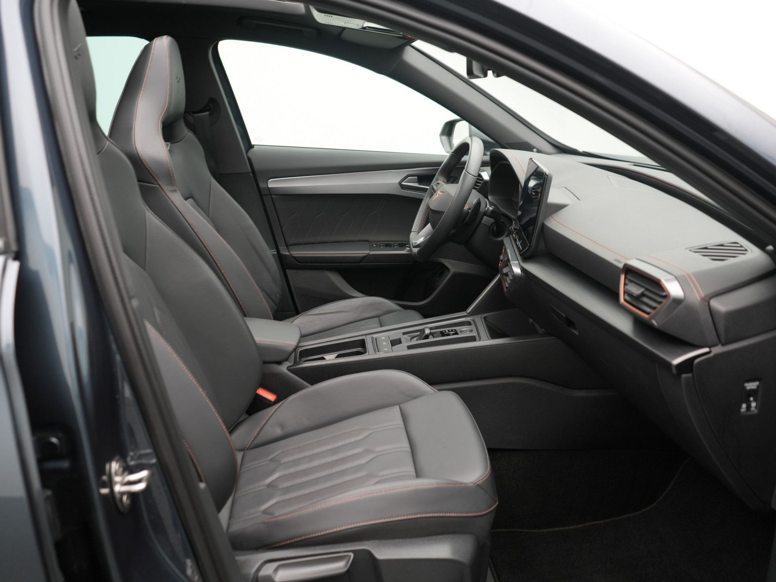 Cupra Formentor VZ NAVI VIRT CARPLAY KAM LED SHZ PDC