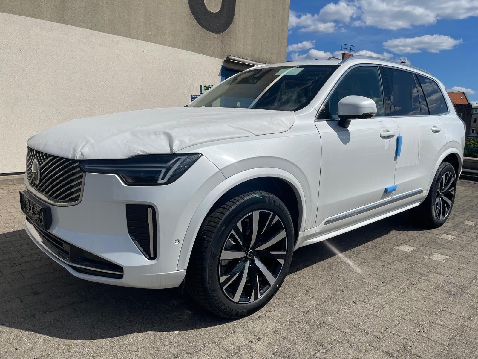 Volvo XC 90 AWD 4M - Samsaru's Car Outlet