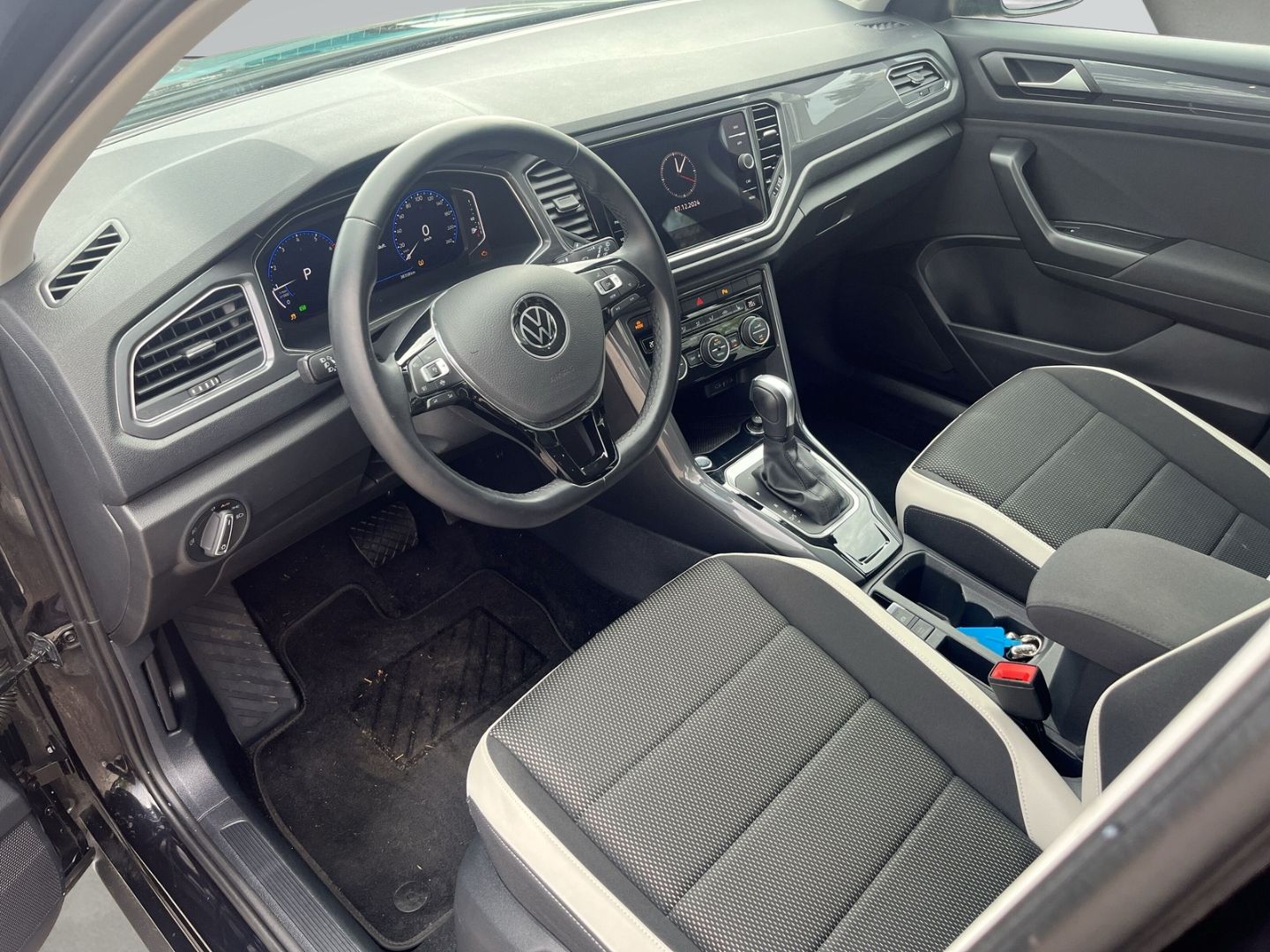 Volkswagen T-Roc 1.5 TSI Sport - Samsaru's Car Outlet