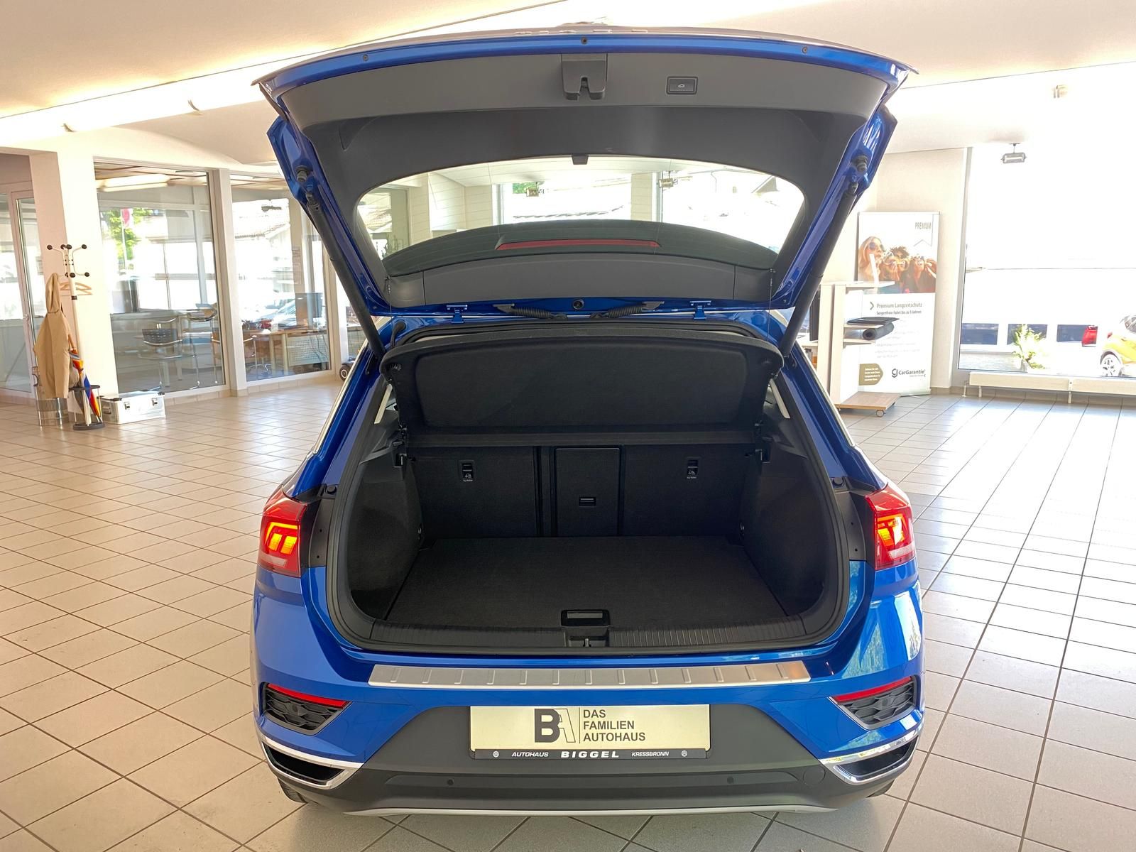 Volkswagen T-Roc 1.5 TSI DSG - Samsaru's Car Outlet