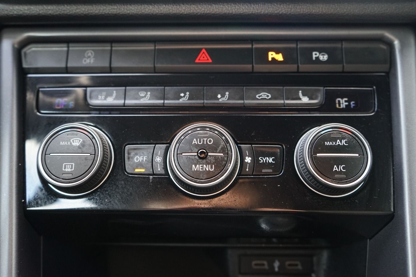 Volkswagen T-Roc 1.5 TSI Style - Samsaru's Car Outlet