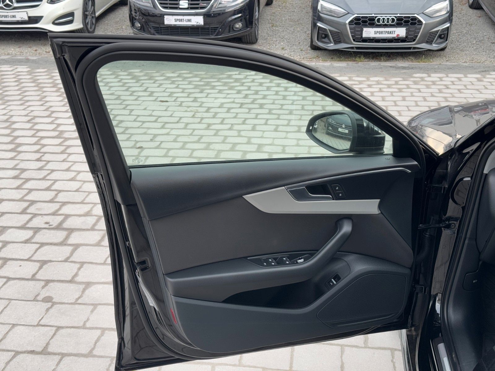 Audi A4 Av.40 TDI quattro advanced - Samsaru's Car Outlet