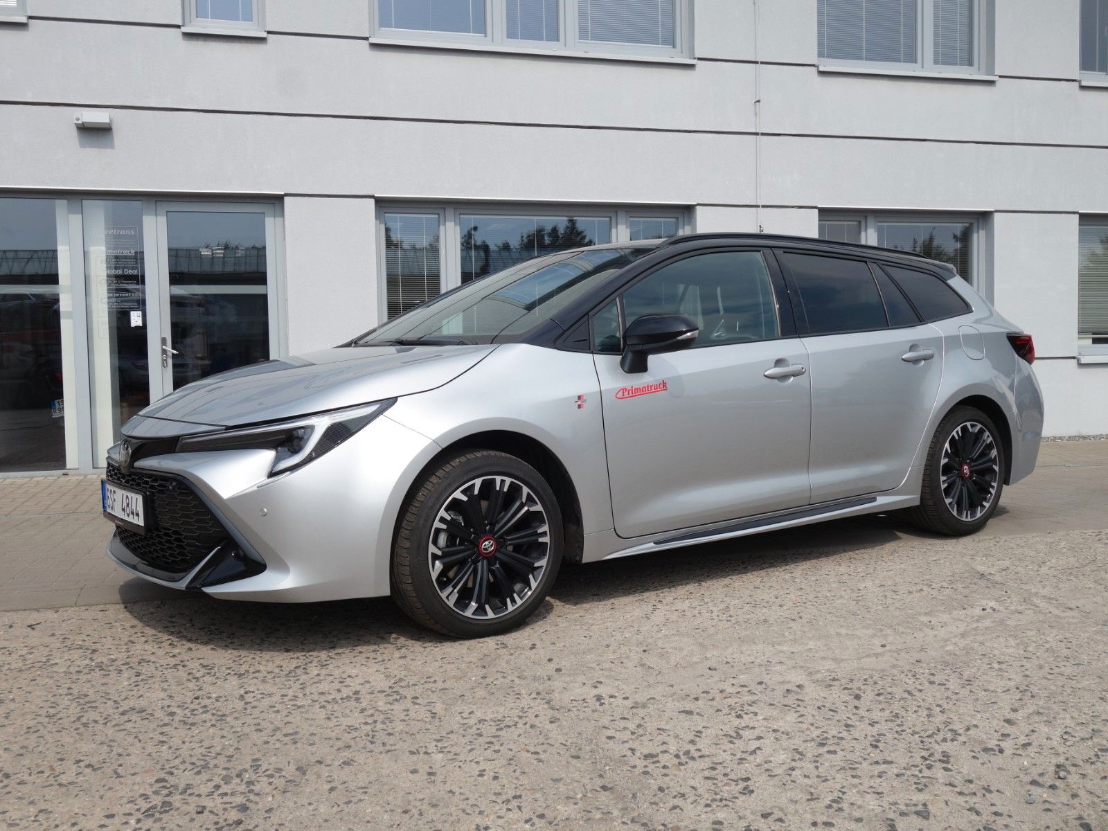 Toyota Corolla Touring 2.0 Hybrid GR Sport - Samsaru's Car Outlet