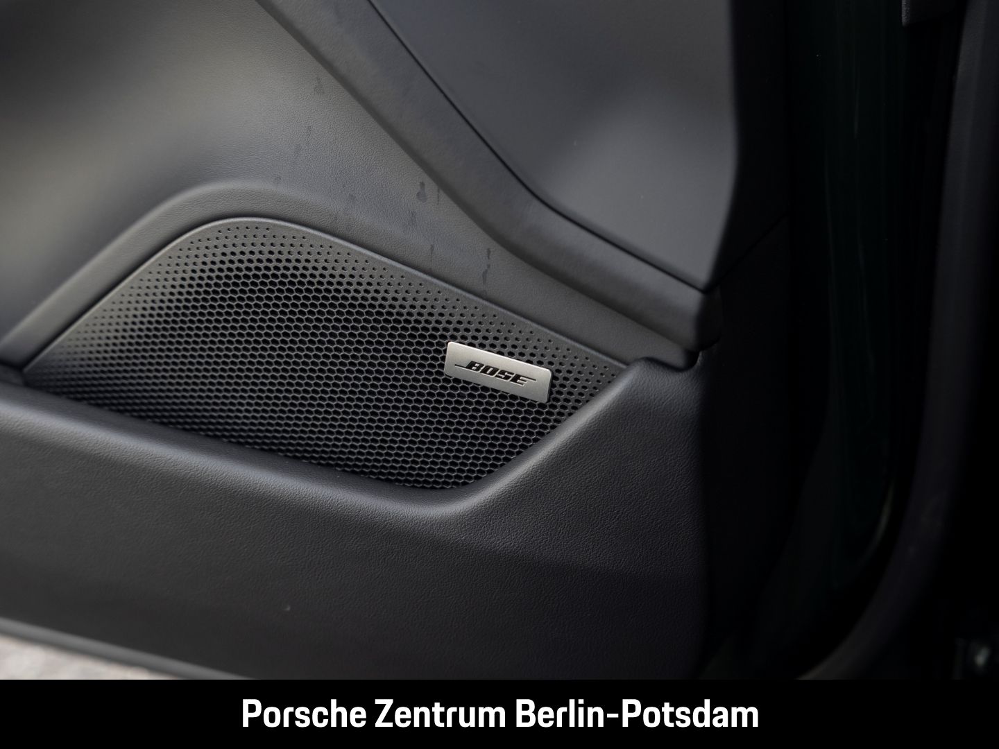 Porsche Taycan 4S Cross Turismo Soft-Close HD-Matrix