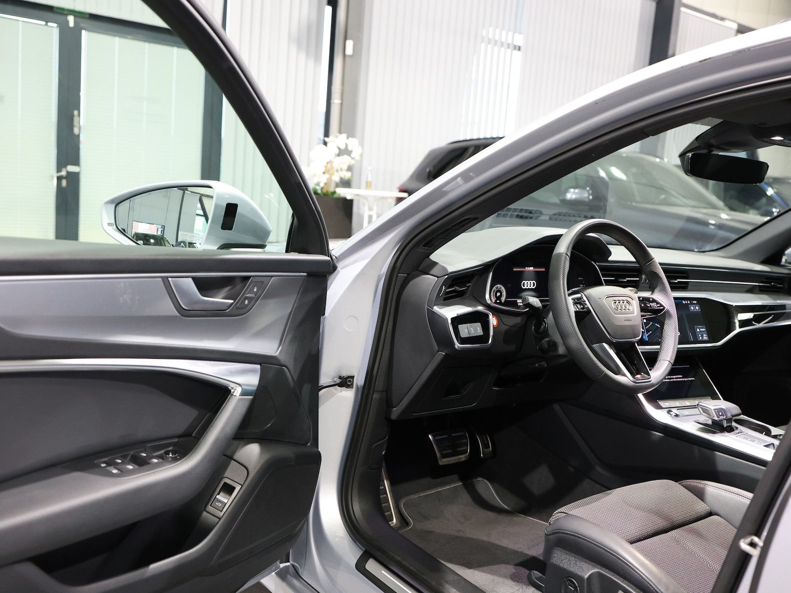 Audi A6 Avant 40 TDI S-LINE BLACK / PANORAMA, LED, VC