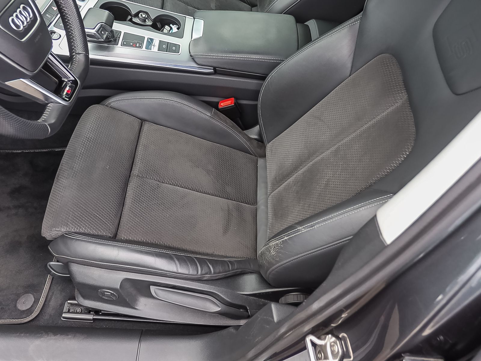 Audi A6 Avant S line 55TFSIe qu Navi Matrix HuD Stand