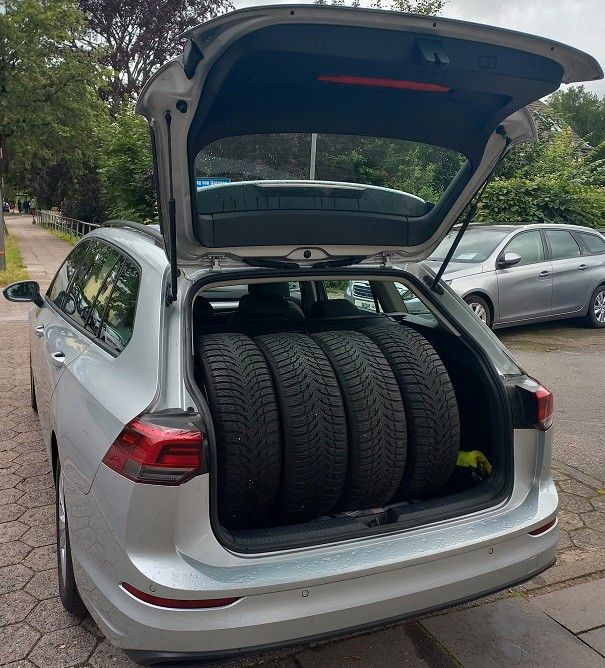 Volkswagen Golf VIII 2.0 TDi Life - Samsaru's Car Outlet