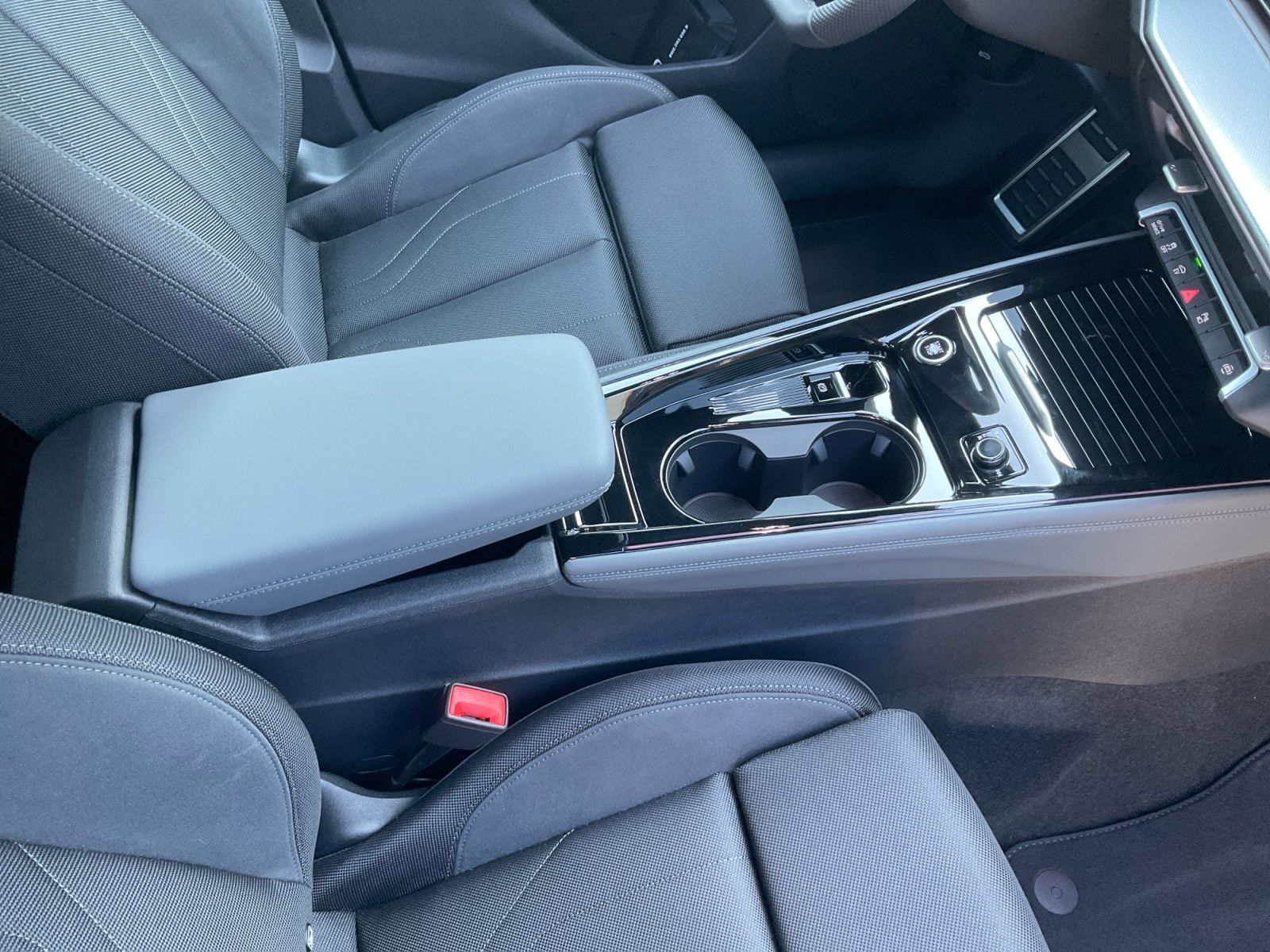 Audi Q3 SUV e-hybrid 2x S line MATRIX AHK HUD SONOS