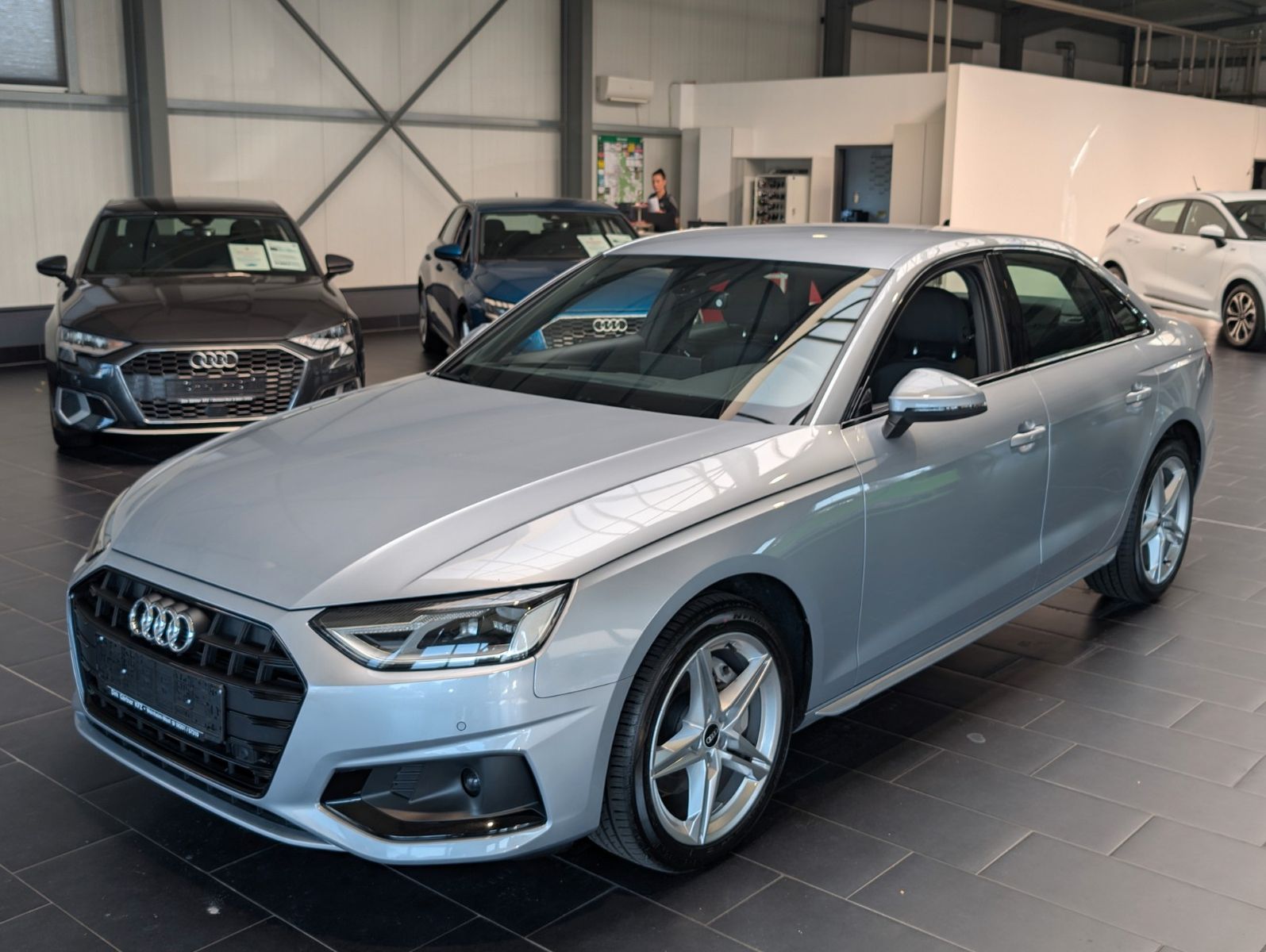 Audi A4 40 TDI S tronic advanced - Samsaru's Car Outlet