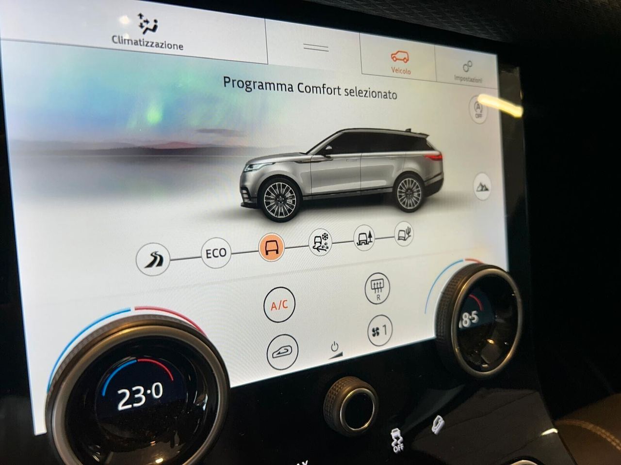 Range Rover Velar S 2.0D - Samsaru's Car Outlet