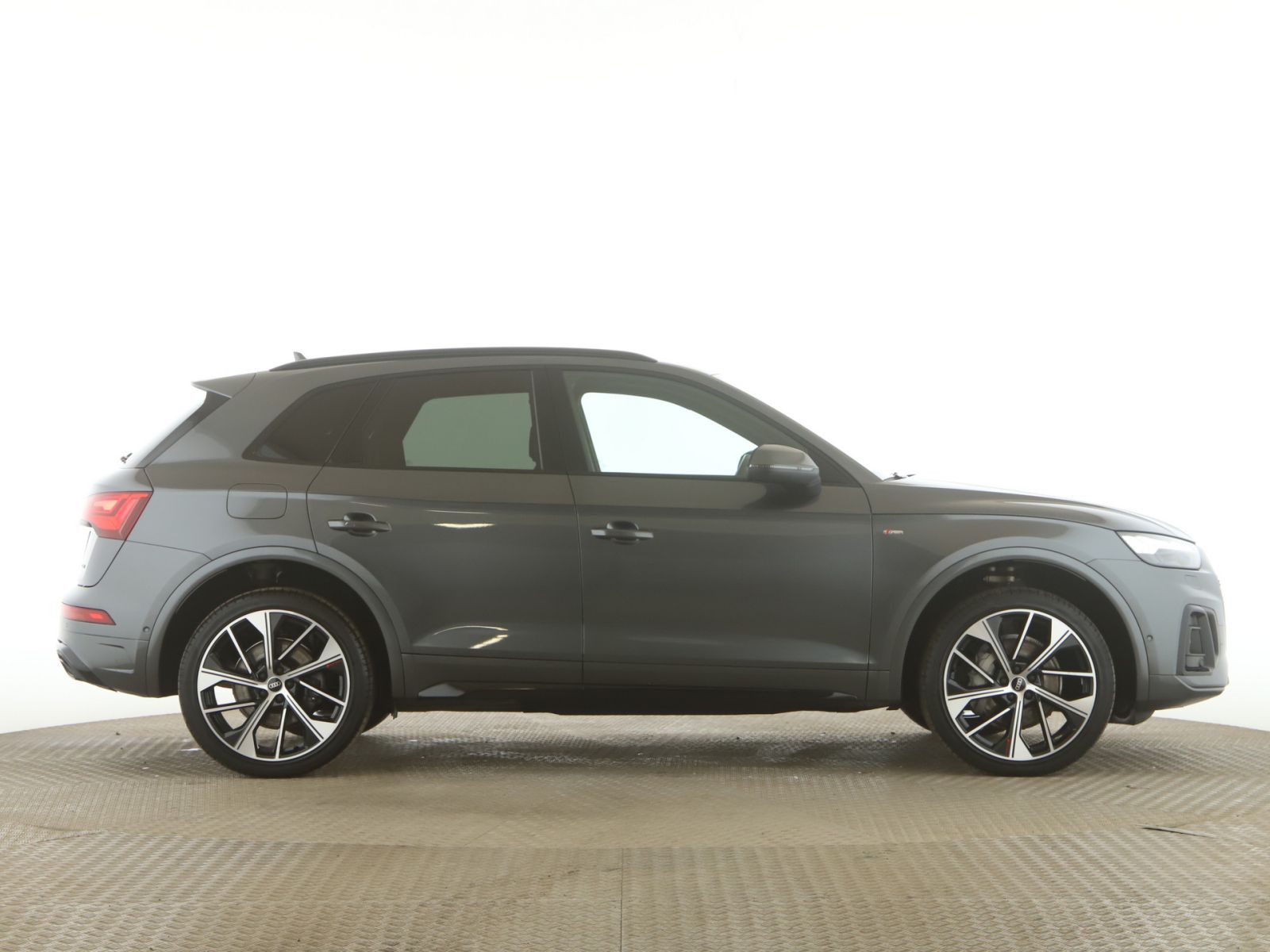Audi Q5 40 TDI quattro S line Pano+AHK+Matrix+RFK+MMI