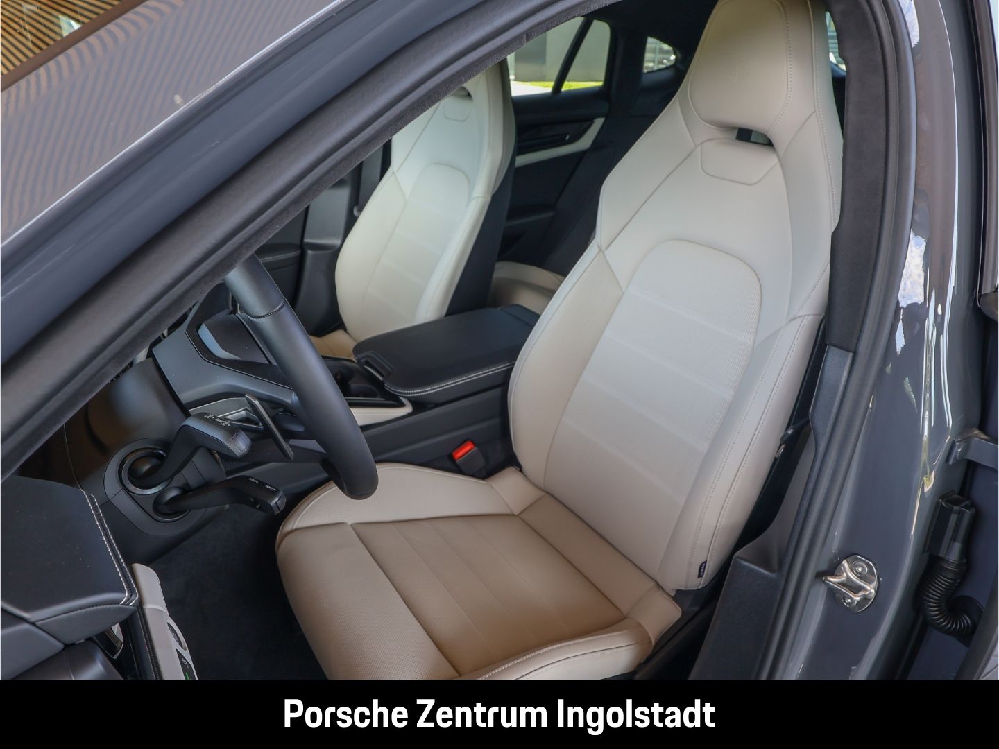 Porsche Panamera GTS, Panoramadach, Hinterachslenkung, e