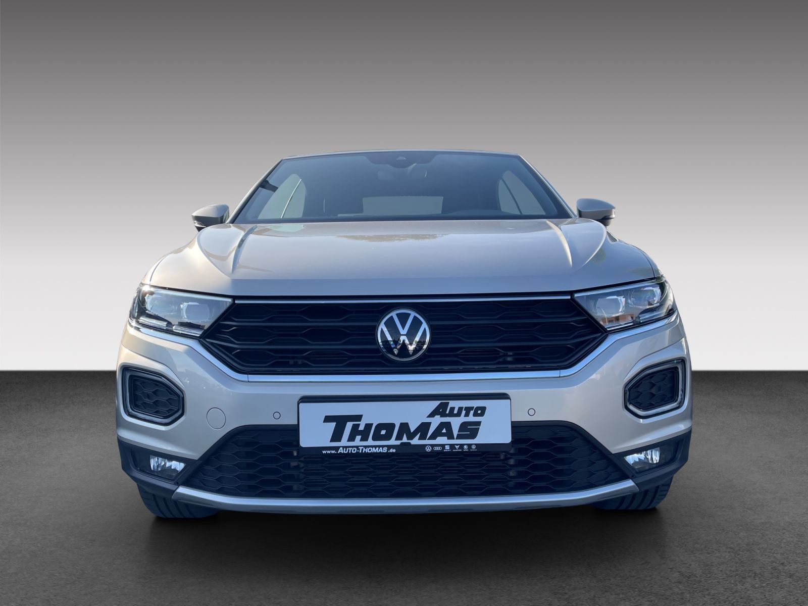 Volkswagen T-Roc 1.5 TSI Active - Samsaru's Car Outlet