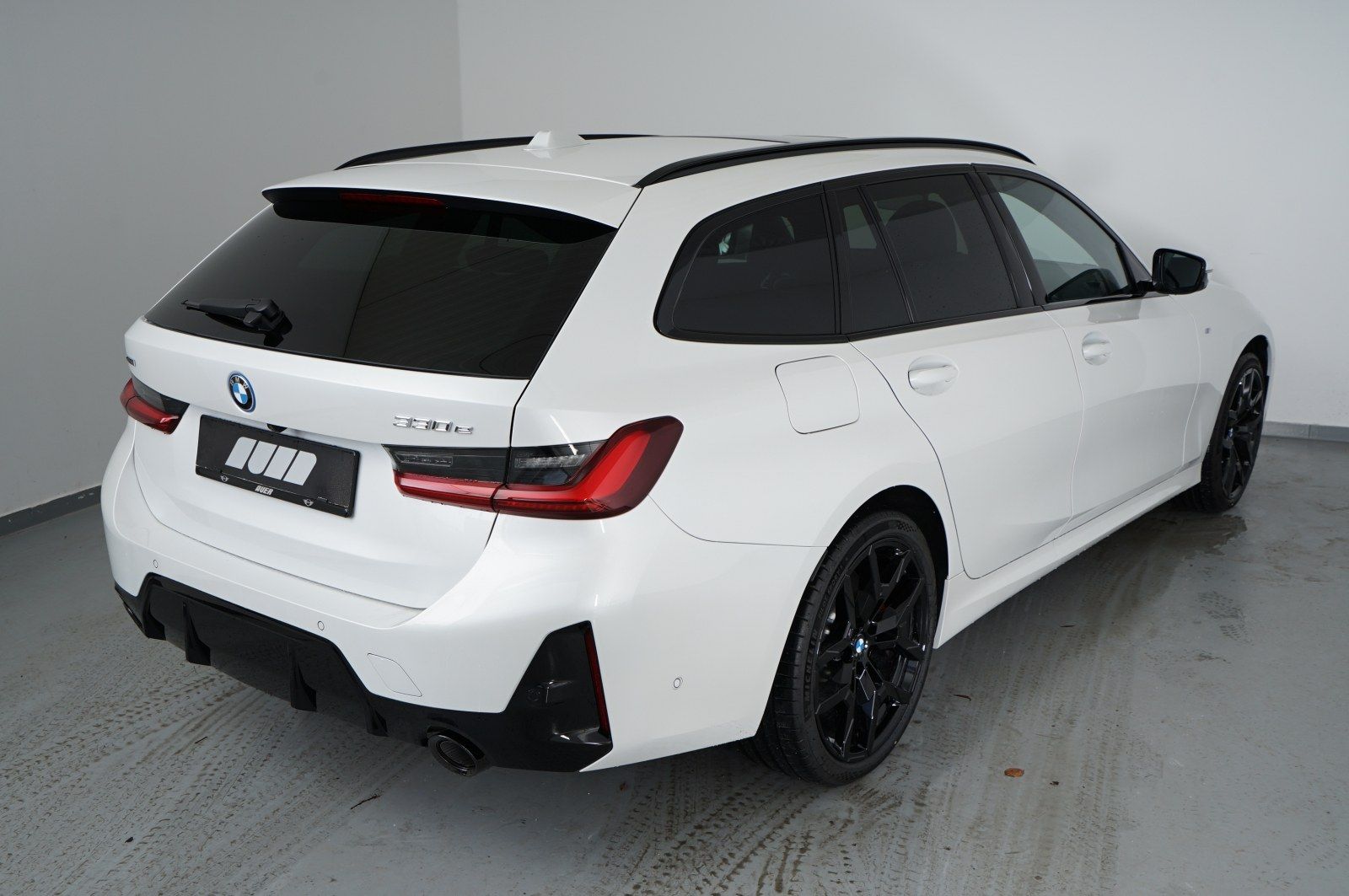 BMW 330e xDrive Touring (M-Sport Navi LED AHK H/K)